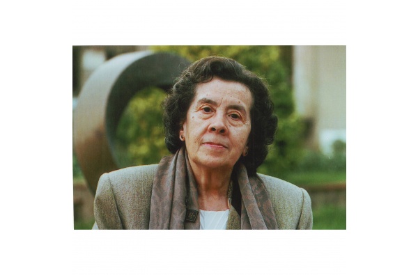 Una placa en record de l’escriptora Maria Àngels Anglada al Cementiri Mariner